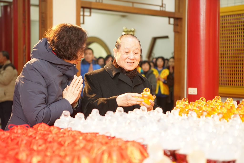 師父欣賞金光喜歡彌樂佛.jpg 師父欣賞金光喜歡彌樂佛.jpg