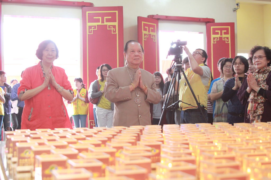 04師父禮敬主尊 觀世音菩薩.JPG 04師父禮敬主尊 觀世音菩薩.JPG