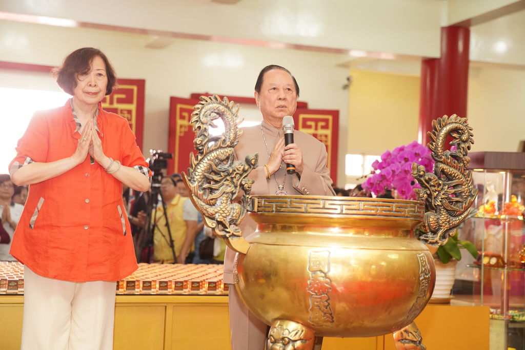 05師父恭賀 觀世音菩薩聖誕.JPG 05師父恭賀 觀世音菩薩聖誕.JPG