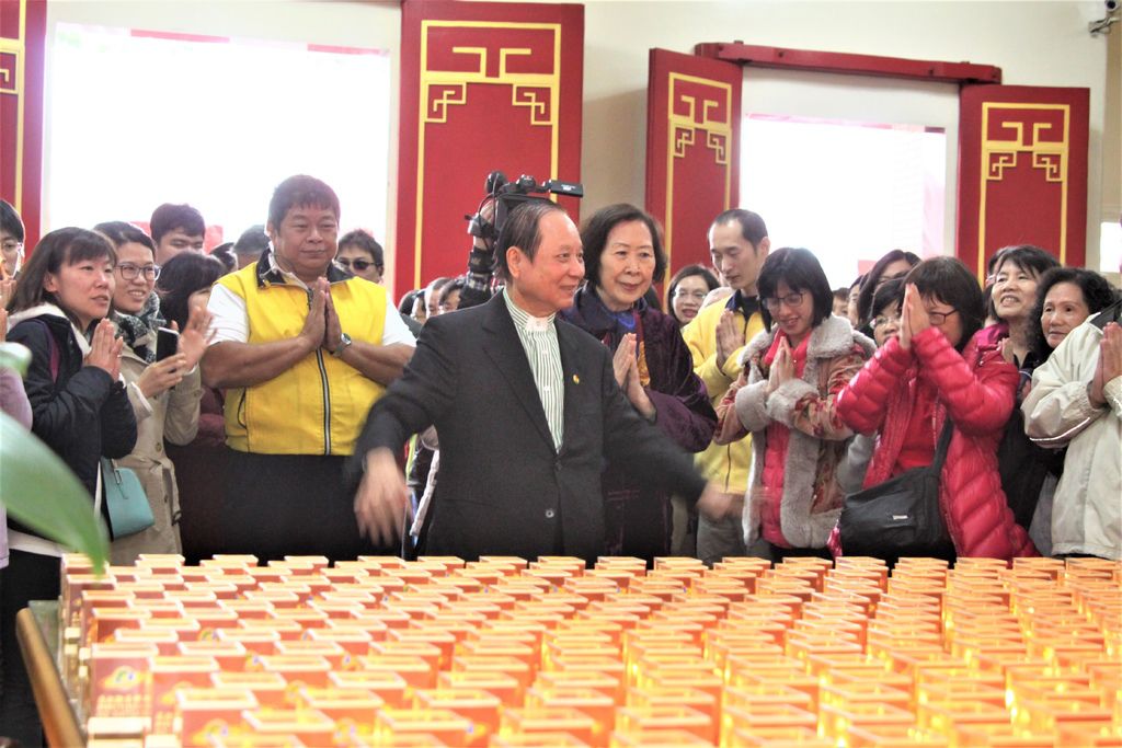 3師父進入一樓大殿.jpg 3師父進入一樓大殿.jpg