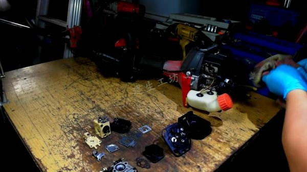 二行程 引擎式 硬桿 割草機 舊式化油器改裝篇 影片隱藏區 Part 1。中文 英文 雙字幕.mp4_000057057.jpg 二行程 引擎式 硬桿 割草機 舊式化油器改裝篇 影片隱藏區 Part 1。中文 英文 雙字幕.mp4_000057057.jpg