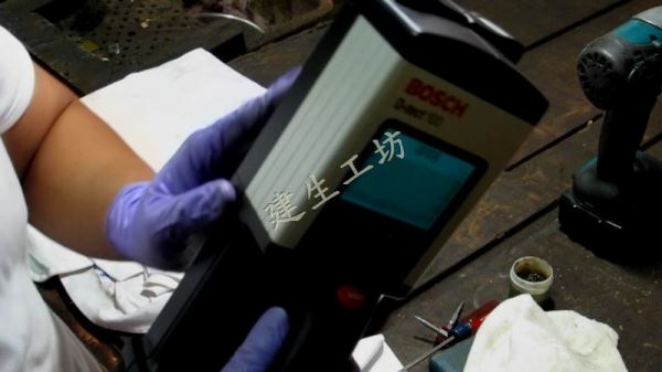 德國 BOSCH 博士 牆體管路探測儀 D-TECT 100 全機拆解清洗 抱怨文 慎入 影片過程 Part 1。.mp4_000823756.jpg
