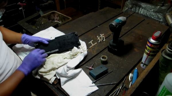 德國 BOSCH 博士 牆體管路探測儀 D-TECT 100 全機拆解清洗 抱怨文 慎入 影片過程 Part 1。.mp4_000690289.jpg