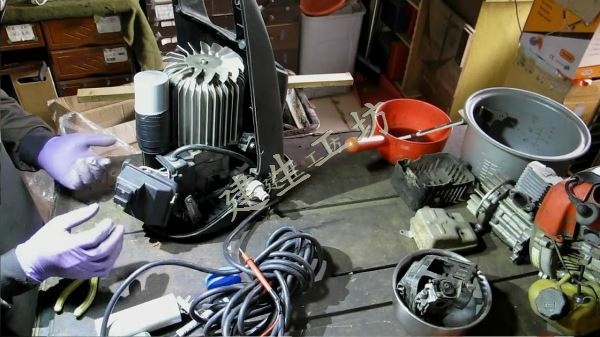 STIHL RE 105K 高壓清洗機 啟動電容更換 Part 1。[(011555)2018-01-29-21-10-01].JPG