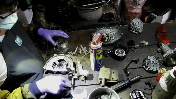 Mitsubishi 三菱 T200 鑽孔機 機況檢視 影片過程 Part 1。[(044605)2017-12-19-19-55-25]