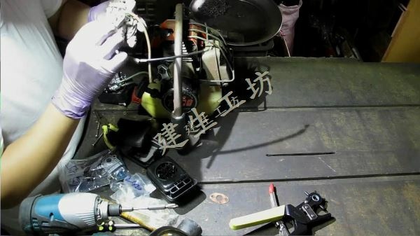 Mitsubishi 三菱 T200 鑽孔機 機況檢視 影片過程 Part 3。[(004830)2018-01-03-23-06-10]