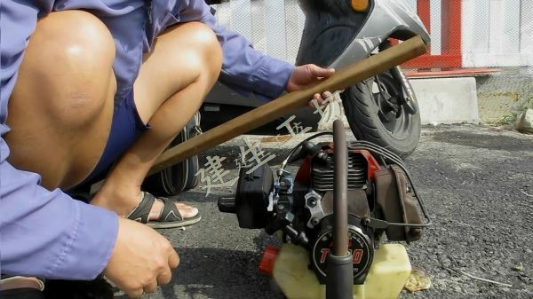 Mitsubishi 三菱 T200 鑽孔機 機況檢視 影片過程 Part 4。[(000094)2018-01-03-23-10-11]