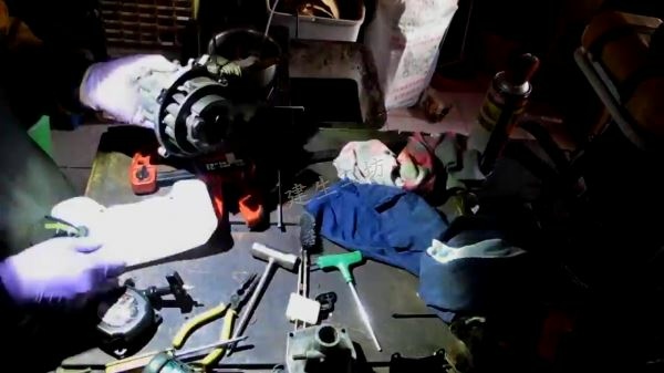 Mitsubishi 三菱 TU 33 背負式 割草機 拆解暨零件檢視篇 Part 5。重製篇 合集.mp4_000599432