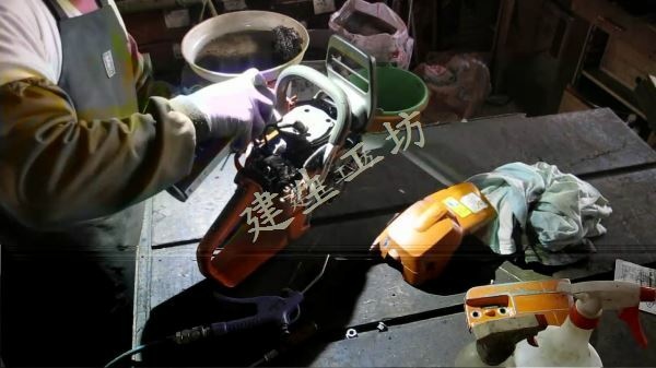 HUSQVARNA 346XP 鏈鋸機 零件品質 檢視 影片過程。[(004237)2017-11-16-22-23-18]