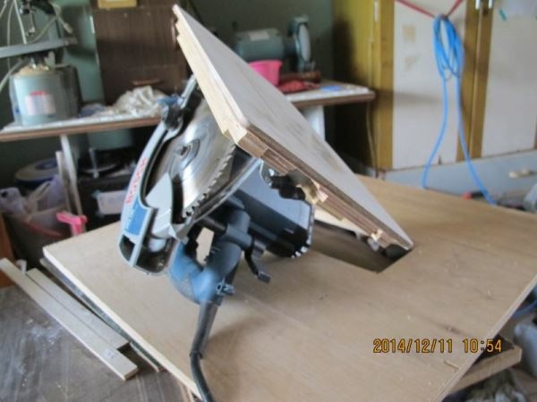 個人簡易工程-第50篇- 桌上型 輕便型 小型推鋸台 -製作