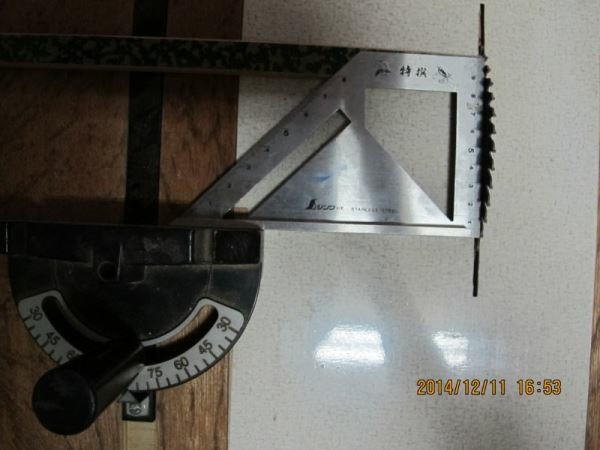 個人簡易工程-第50篇- 桌上型 輕便型 小型推鋸台 -製作