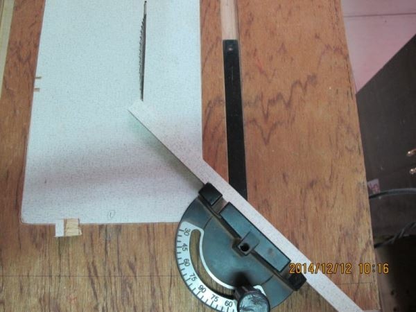 個人簡易工程-第50篇- 桌上型 輕便型 小型推鋸台 -製作