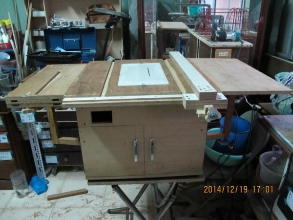 個人簡易工程-第50篇- 桌上型 輕便型 小型推鋸台 -製作