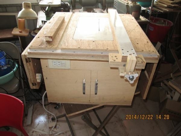 個人簡易工程-第50篇- 桌上型 輕便型 小型推鋸台 -製作