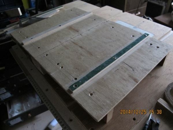 個人簡易工程-第50篇- 桌上型 輕便型 小型推鋸台 -製作