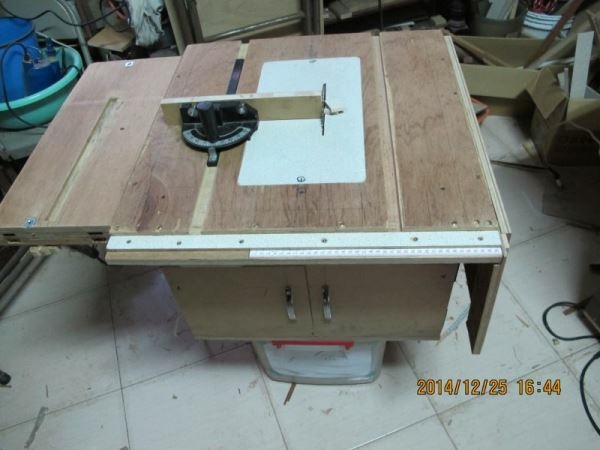 個人簡易工程-第50篇- 桌上型 輕便型 小型推鋸台 -製作