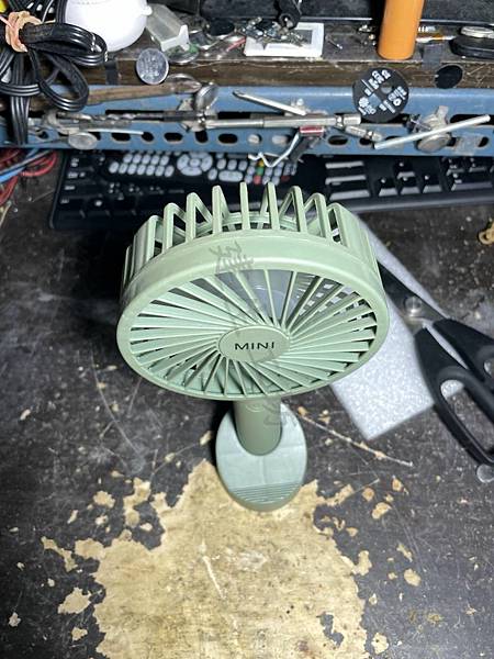 高雄 小港區 桂林 - 2手 USB 夏季 學生桌面可充電手 高雄 小港區 桂林 - 2手 USB 夏季 學生桌面可充電手