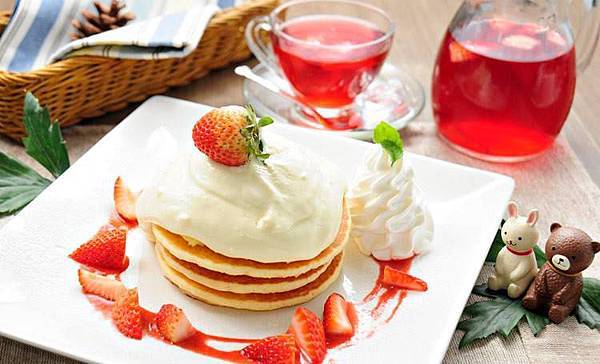 草莓乳酪煎餅+新鮮草莓水果茶！.jpg