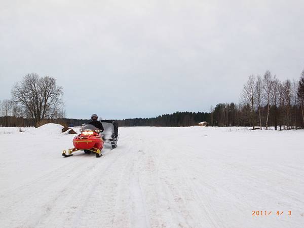 體驗雪上摩托車