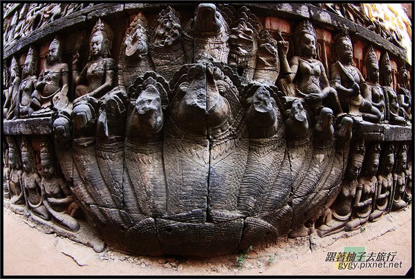 【大吳哥Angkor Thom 】Terrace of the Leper King (癩王平台) 的九頭蛇浮雕.jpg