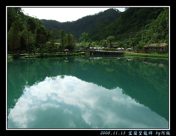 12湖面上的藍綠色天空.jpg