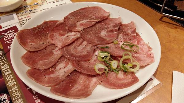 大阪　平價燒肉吃到飽「榮華亭」