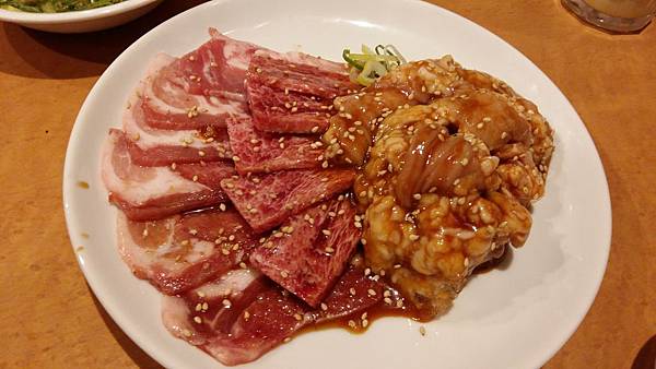 大阪　平價燒肉吃到飽「榮華亭」