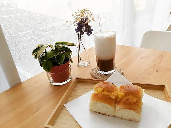 Fw: [食記][東區西區] 睦鄰咖啡/王家牛雜湯/手在披薩