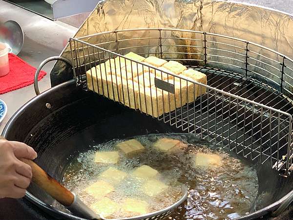 台北美食 金山老街小光頭臭豆腐新竹石家魚丸為之驚艷 丸美人蔘 痞客邦 台北美食 金山老街小光頭臭豆腐新竹石家魚丸為之驚艷 丸美人蔘 痞客邦