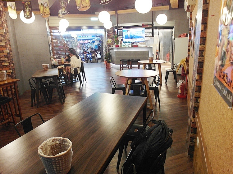 聚野串燒 台中 中華夜市 串燒 快炒 深夜食堂 同事朋友聚餐的好選擇 一中商圈附近 Cp值真的是高到破表啊 最愛吃的那種