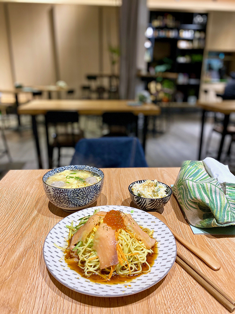 [食記] 新竹 北門室食，鮭魚親子跟涼麵也能搭?!