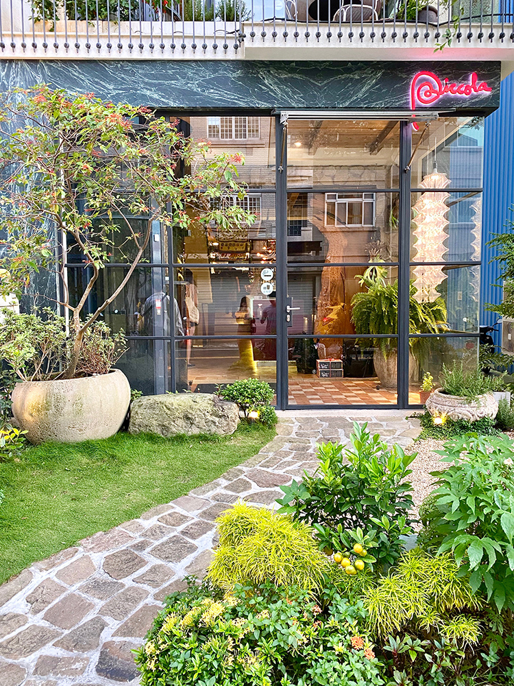 新竹竹北 二訪piccola Enoteca 彼刻義式餐酒館 歐式花園裝潢再訪還是依舊美味 停車場訂位刷卡 沒有洋蔥的食記 痞客邦