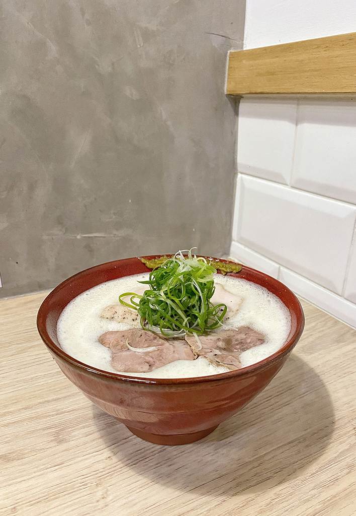 [食記] 新竹 傳說上的鳥,好吃濃醇泡系雞白湯拉麵