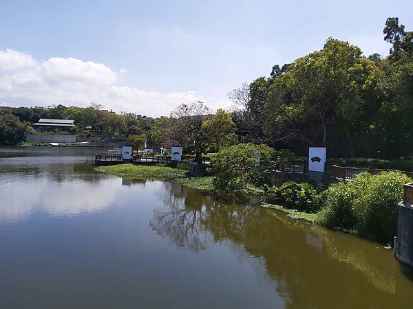 柴香居附近的青草湖風景