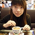 茶餐廳裡喝奶茶