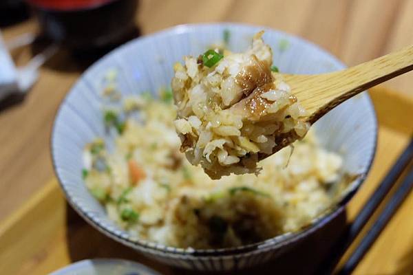 香料燒魚排丼4.jpg