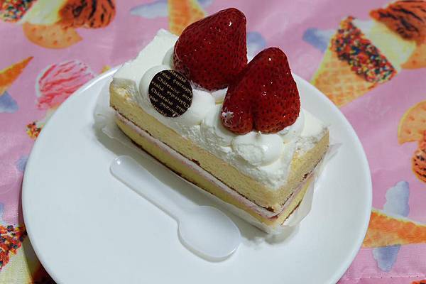 草莓鮮奶油蛋糕3.jpg