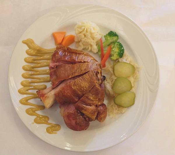 酥烤脆皮豬腳.jpg 酥烤脆皮豬腳.jpg