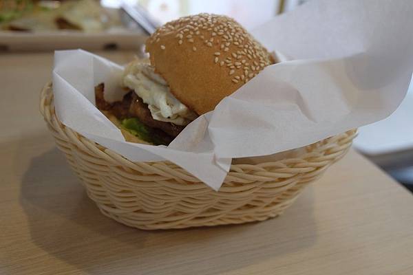 照燒里肌漢堡蛋 (2).JPG