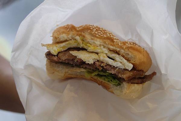 照燒里肌漢堡蛋 (1).JPG