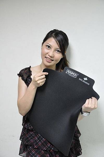 (B) HADES 哈帝斯電競滑鼠墊 Aheron A3L-SOC 美少女開箱文03.jpg