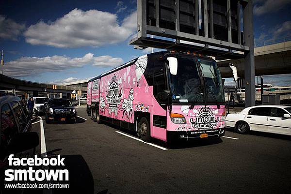 SMTOWN BUS in New York! Awesome ^^b