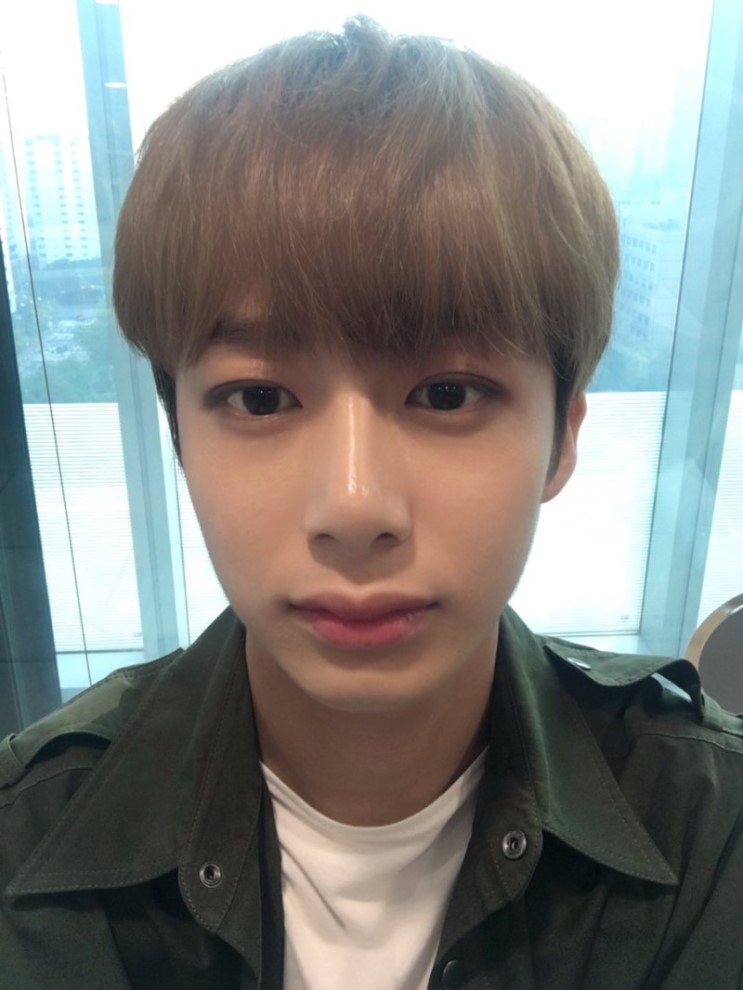 CvHQ9KUVIAA0_aI CvHQ9KUVIAA0_aI