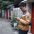 玩手機.JPG