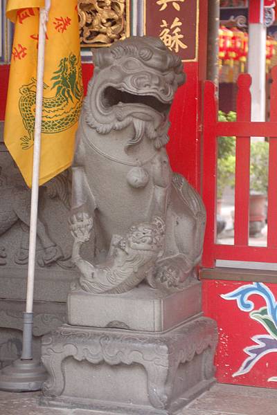 2010宜蘭昭應宮媽祖廟青斗石獅母.JPG