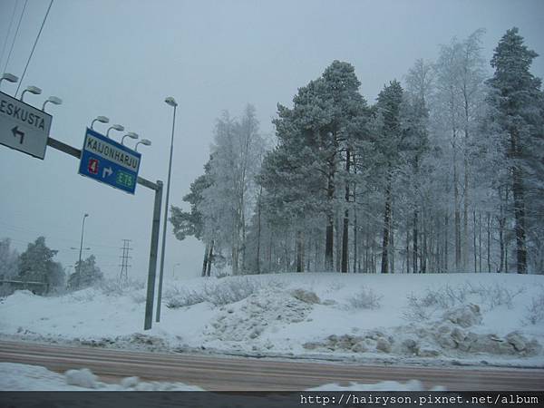 路旁的積雪