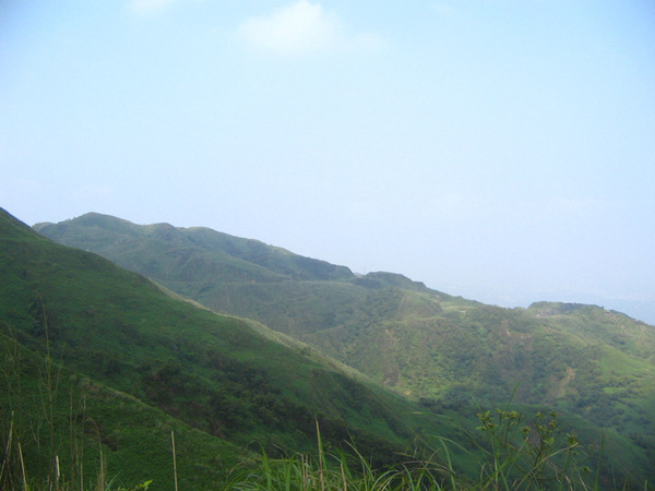 群山環抱