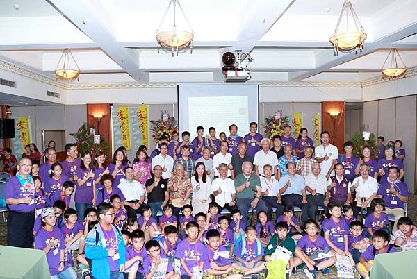 28屆夏令營親子營合照.jpg