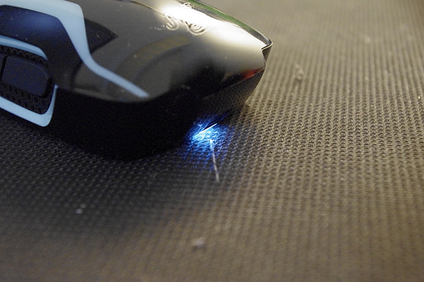 今年冬天最電的TRON Gaming Mouse Designed by Razer進入光速戰記由滑鼠開始!