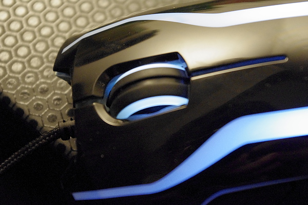 今年冬天最電的TRON Gaming Mouse Designed by Razer進入光速戰記由滑鼠開始!